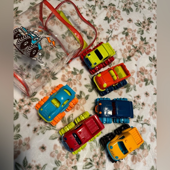 Mini Monster Trucks - Picture 2 of 3